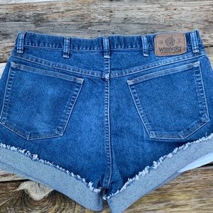 HIGH WAISTED WRANGLER CUT OFF SHORTS